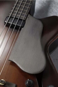 Basso Elettrico Archtop Cutaway Completamente Fatto a Mano - Product Image 3