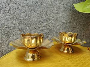 Lámpara de aceite con soporte Diya en forma de loto de latón puro de lujo, decoración interior para el hogar y la Oficina, decoración Diwali, regalo de boda de inauguración - Product Image 5