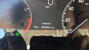 Asientos de Cuero, Portaequipajes de Aleación de Aluminio, Neumáticos R17, Cámara Trasera, Certificado Limpio, Poco Uso, Honda HR-V LX AWD Turbo Automático 2025 - Product Image 2
