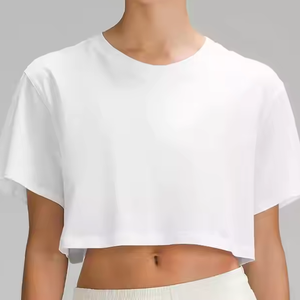 Camisetas recortadas para mujer con estampado personalizado disponibles en varios tamaños y colores - Product Image 1