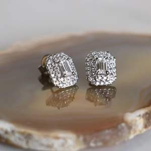 Boucles d'oreilles à double halo en argent sterling plaqué or, taille émeraude, pour femmes - Product Image 3