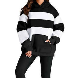 Sweat-shirt en molleton oversize pour femme avec épaules tombantes, logo personnalisé imprimé, col en V, capuche avant pour l'hiver - Product Image 3