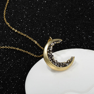 Collier à breloque croissant de lune en cristal noir plaqué or, collier à pendentif lune incrusté pour la fête des mères - Product Image 2