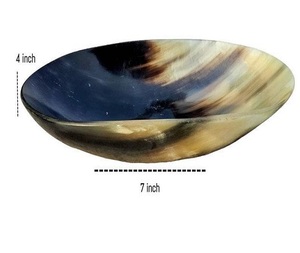 Cuenco Tradicional de Cuerno de Búfalo Natural con Diseño Brillante y Forma Redonda, Incluye Cuchara de Cuerno Estilo Ángel - Product Image 1