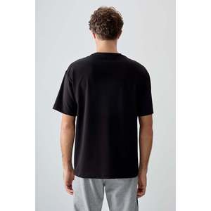 Camiseta Negra de Algodón Grueso y Suave con Textura, Corte Holgado y Estampado para Hombre - 88373 - Negra - Product Image 5