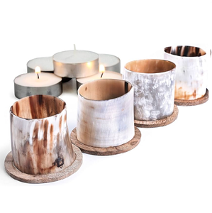 Portavelas de cuerno de buey respetuoso con el medio ambiente personalizable, artesanía pulida con diseño natural sostenible para Navidad - Product Image 1