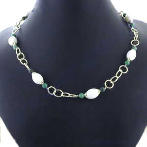 Collar de Cadena con Eslabones Glamorosos con Piedras Blancas y Verdes para Mujer - Estilo Bohemio Moderno y Vintage - Product Image 2