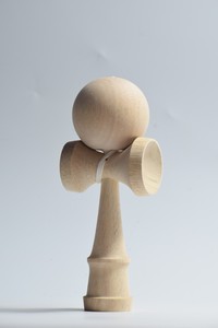 Nuevos Diseños de Pelotas de Kendama Deportivas, Tamaño y Logotipo Personalizados, Material en Madera de Haya/Goma de Vietnam, Kendama Profesional Personalizada - Product Image 4