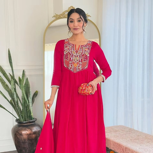 Présentation Designer Party Suit Vichitra Silk Heavy Sequence Codage Brodé Travail Haut et Bas Avec Chinon Dupatta 3 Piece Sui - Product Image 1