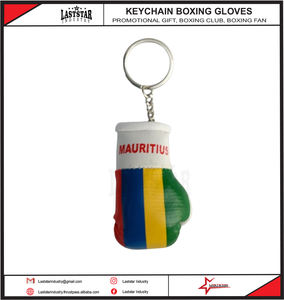 Mini llavero de guante de boxeo personalizado de cuero PU de alta calidad con bandera de país para llavero y exhibición de logotipo - Product Image 2