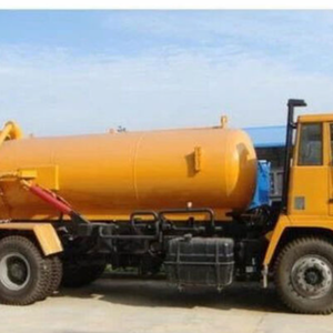 Camión de succión de aguas residuales diésel Dongfeng con bomba de vacío de transmisión manual y características de bombeo de tanque séptico - Product Image 5