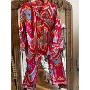 Pijama Rojo de Algodón Orgánico con Estampado Floral, Camisón Transpirable para Mujer, Cierre Elástico en la Cintura, Sin Mangas, Temporada de Invierno - Product Image 5