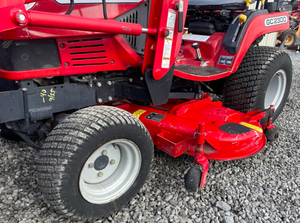 Tracteur miniature à roues 4x4 Massey Ferguson GC2300, moteur 22 CV, transmission par engrenages, garantie de 4 ans, 500 heures pour un usage certifié - Product Image 5