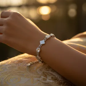 Bracelet chic pour femme en argent avec zircon cubique - Product Image 2