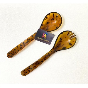 Juego de cucharas de resina creativas hechas a mano Servidores de ensalada de resina ámbar Herramientas de cocina Precio al por mayor Utensilios de resina multicolor Herramientas de ensalada - Product Image 1