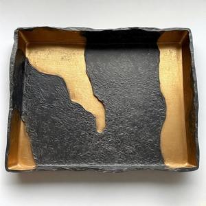 Plateau rectangulaire Elite Charm en aluminium avec cadre robuste et poignées latérales étendues et lustre doux pour tables modernes et paniers cadeaux - Product Image 4