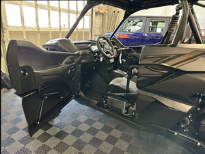 Prêt à être expédié : Teryx KRX 1000 Blackout Edition 2025 - Product Image 3