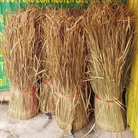 Panneau de tuile de paille rouleaux de toiture de chaume d'herbe naturelle rouleaux de couverture en gros feuille de palmier rouleaux de chaume pour tiki hut bar bâtiment