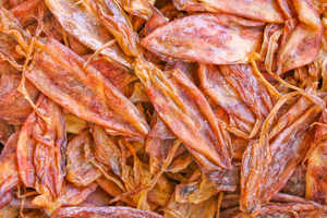 Calamar seco en trozos, calamar desmenuzado y seco en planos cerrados - Product Image 5