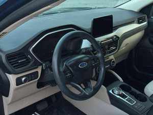 Vehículo Usado, Escapes SE 2020, SUV 4 Puertas con Tracción en las Cuatro Ruedas (Motor 4.1-6L 3 Cilindros de Aspiración Natural 8A), Asientos de Cuero, Techo Panorámico - Product Image 3