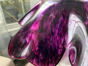 Bol décoratif en résine fleur rose, plateau de centre de table au design floral fabriqué à la main, accent de table élégant pour la maison, le salon ou les événements - Product Image 3