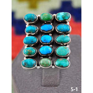 Bague ajustable artisanale Southwest Handmade Emerald Valley avec grappe de turquoise eau blanche et sertissage clos en argent sterling - Product Image 2