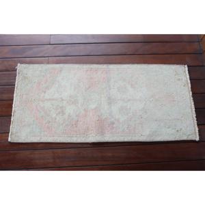 Alfombra Turca Pequeña de 1.6x3.2 pies (48x99 cm), Alfombra Vintage Blanca con Diseño de Puntos - Product Image 3