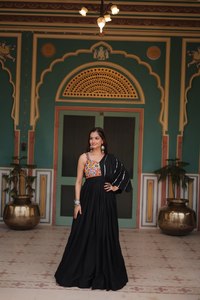 Dernier Designer Pure Rayon Gamthi Patch Woork Anarkali Robe Par FabZone - Product Image 4