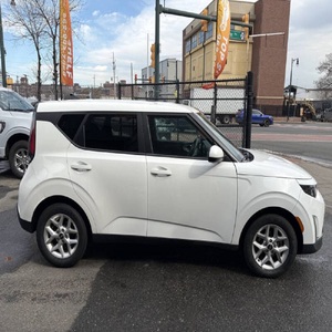 EXCELENTE ESTADO Kia Soul LX 2023 - Product Image 2