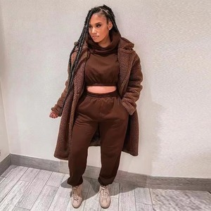 Ensemble de survêtements 2 pièces pour femmes Sweat à capuche court et pantalon de survêtement Vente en gros de vêtements de sport, de fitness et de rue personnalisables - Product Image 4