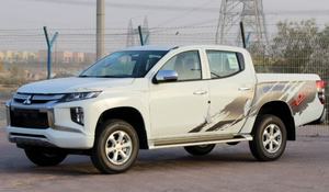 ENVÍO RÁPIDO para Mitsubishi L200 4WD GCC RHD-LHD Usado con Volante a la Izquierda y Asientos de Cuero - Product Image 3