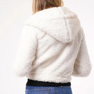Nouveaux arrivages de sweats à capuche tricotés à la mode en polaire Sherpa blanche pour femmes avec impression de logo personnalisé pour femmes - Product Image 6