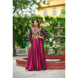 Lanzamiento del Nuevo Diseño Moderno de Lehenga Choli Especial para Navratri, Tela Chiffon con Bordado Kutchi Gamthi - Product Image 1