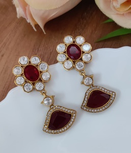 Boucles d'oreilles de qualité supérieure Monalisa et Moissanite pour femmes, parfaites pour les soirées, dernier design, boucles d'oreilles pendantes, port minimal - Product Image 6