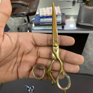 Tijeras Profesionales de Peluquería para Diestros, Mango Mediano, Anillo Giratorio para el Pulgar, Acero Inoxidable, Filo Afilado - Product Image 6