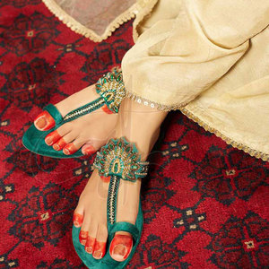 Zapatos de Mujer Color Verde Botella, Estampados, Antideslizantes, Elegantes, Hechos a Mano, con Flores Bordadas Intrincadamente, Parte Superior de Gamuza y Terciopelo, Naturales - Product Image 2