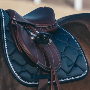 Tapis de selle équestre anglais de luxe Design matelassé respirant Doublure intérieure douce pour le confort et le soutien des chevaux - Product Image 5