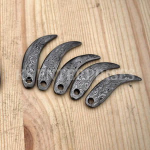 Viking âge style damas acier ours dent de loup pendentif porte-clés forgé à la main Viking bijoux médiévaux - Product Image 6