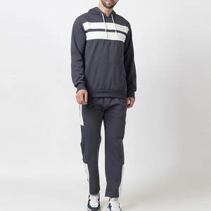 Último diseño Jogging Wear Nueva llegada Hombres Chándal Ropa de calle Superventas Hombres Chándal Color sólido Con capucha Conjuntos casuales Hombre - Product Image 1