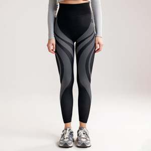Leggings sans couture Bristle Pro noirs, extensibles dans 4 directions, respirants, effet push-up, taille basse, grande taille XL pour le fitness et le yoga, offre ODM - Product Image 1