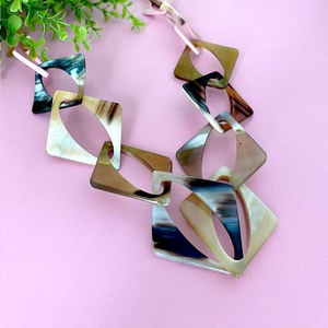 Collier en corne de haute qualité, écologique, design haut de gamme, taille personnalisable, magnifique collier en corne pour femmes, fabriqué en cornes naturelles, SANIYA - Product Image 2