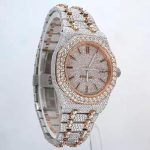 Reloj de Diamantes Moissanite Helados de Excelente Calidad, Reloj de Joyería Brillante para Hombre o para Fiestas, Disponible a Buen Precio - Product Image 1