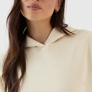 Sweat à capuche en polaire de style simple pour femmes avec un design de pull-over avec des poches kangourou et des manches longues avec un design de logo pour la vente en gros - Product Image 2