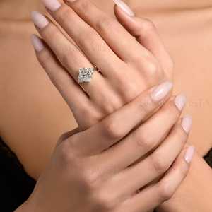 Anillo de Compromiso y Aniversario Clásico de Oro de 10K/14K/18K con Tres Piedras de Moissanita Creada en Laboratorio con Corte Marquesa y Certificado GIA - Product Image 4