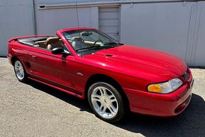 Recién Llegado, Ford Mustang GT Convertible Usado de 1998, 16 mil Millas, Automático, Turbo V8, Asientos de Cuero - Product Image 2