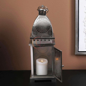 Linterna metálica con estampado intrincado, diseño perforado decorativo, decoración elegante para el hogar para un ambiente acogedor, otros candelabros, velas - Product Image 5