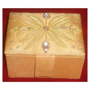Caja de regalo decorativa hecha a mano con cuentas y bordado, embalaje de la mejor calidad para la mejor calidad - Product Image 1