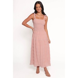 Robes pour femmes, vêtements élégants et tendance, conçus pour un confort quotidien, style moderne et utilisation polyvalente dans la garde-robe, fournisseur indien - Product Image 1