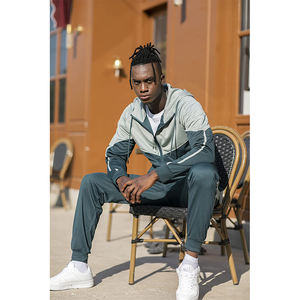 Ropa de entrenamiento informal de invierno deportiva ligera y de alta calidad para hombre, conjuntos de logotipo personalizado transpirable de talla XL a la venta. - Product Image 2