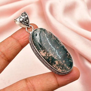 Colgante de diseño de Plata de Ley 925 hecho a mano con bisel de piedras preciosas de ágata musgo de estilo vintage, joyería fina para mujer - Product Image 1